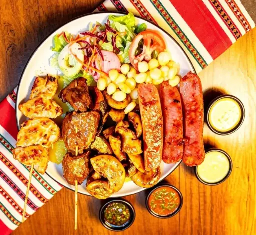 ANT. CORAZÓN + ANT. POLLO + CHONCHOLI + CHORIZO
